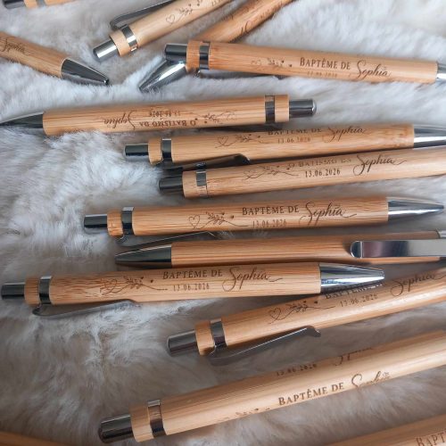 Stylo personnalisé en bois gravé