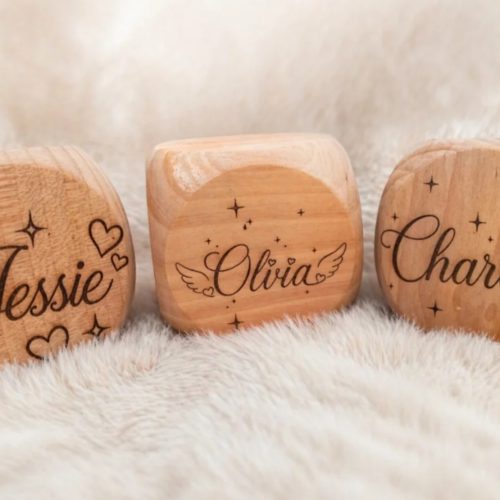 Cube de naissance personnalisé en bois - 6 faces gravées