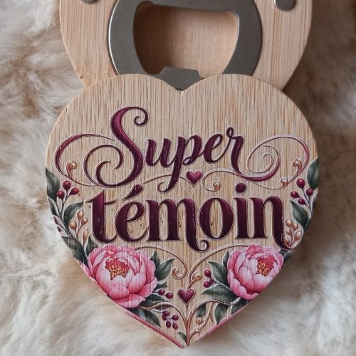 Décapsuleur cœur aimanté en bambou – Cadeau témoin personnalisé
