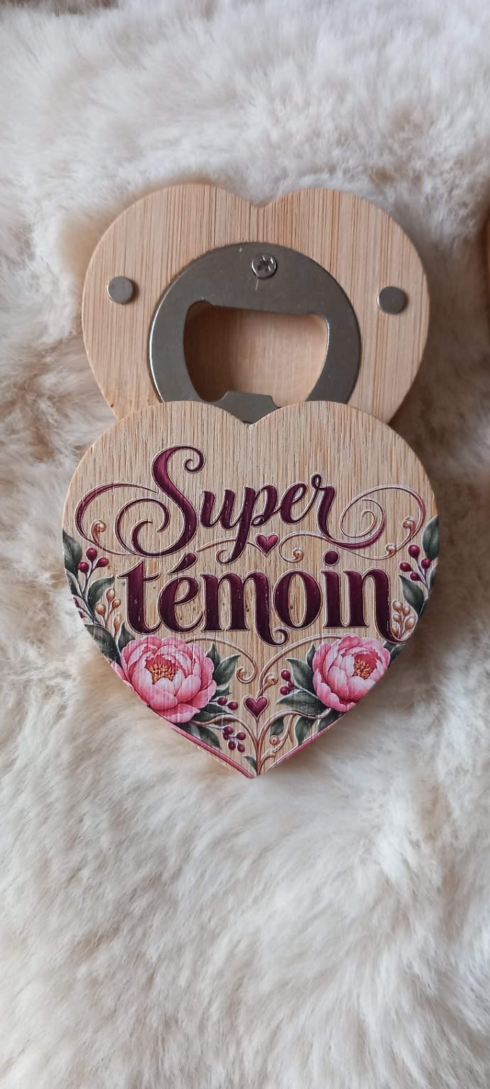 Décapsuleur cœur aimanté en bambou – Cadeau témoin personnalisé