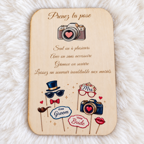 Pancarte personnalisée en bois – texte gravé et dessins en couleur UV